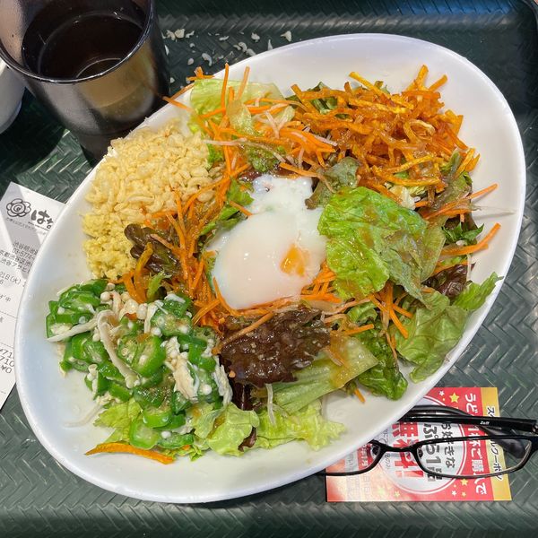 「コクうまサラダうどん 小 （生姜と玉葱）野菜増量」@はなまるうどん 渋谷明治通り店の写真