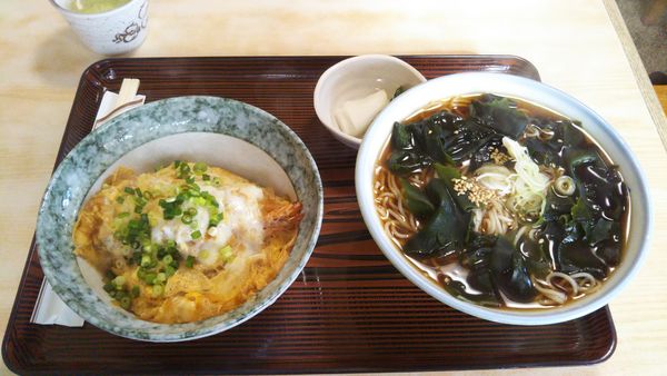 「わかめそば＋海老天玉丼（ランチ）」@増田屋の写真