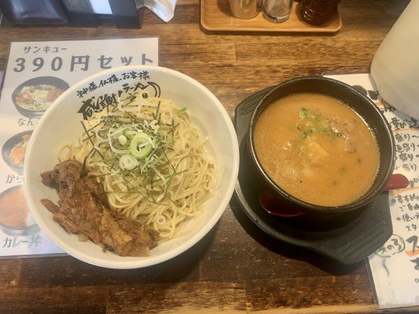 「濃厚味噌つけ麺2玉840円＋名物なんこつチャーシュー210円」@らーめん神月の写真