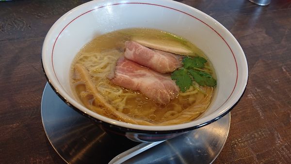 「鶏そば塩 880円」@自家製麺 オオモリ製作所の写真