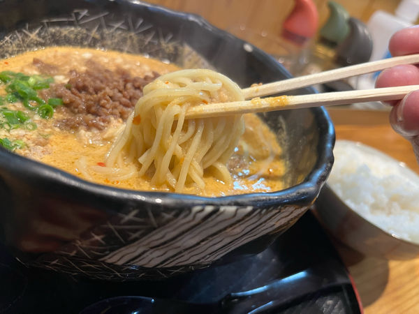 「坦々麺860円　半ライス50円」@豆でっぽうの写真