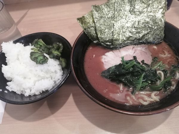 「ラーメン（並）¥650＋ライス（無料）」@横浜家系らーめん 武道家 賢斗の写真