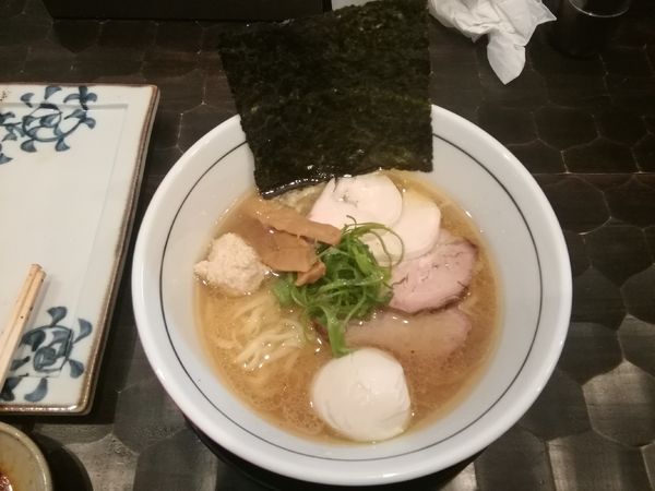 「特級地鶏そば(醤油)(1100円)」@特級鶏蕎麦 龍介 もてぎの写真