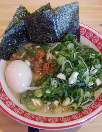 「背脂豚骨らーめん 全部のせ」@らーめん 博多イチローの写真