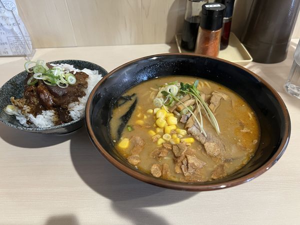 「スタミナ900円」@へそまがりラーメンの写真