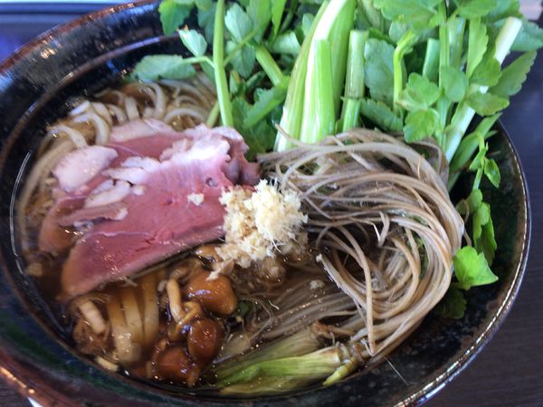「“東和産セリと合鴨”の中華蕎麦1280円+セリ増し300円」@中華蕎麦 こばやの写真