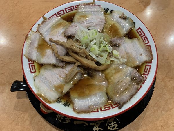 「肉盛り中華そば 980円」@博多 一幸舎 博多駅筑紫口店の写真
