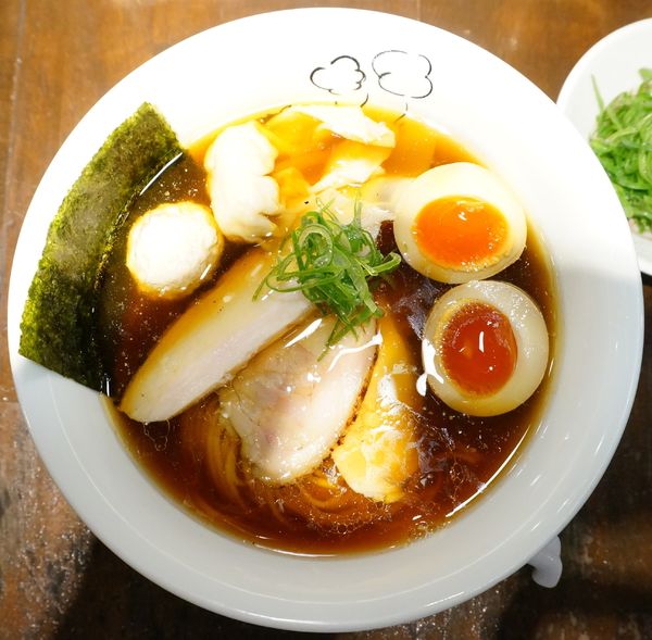 「特製鶏の醤油らー麺＋京都産九条ねぎ」@鶏喰～TRICK～の写真