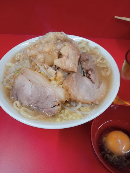 「ラーメン小¥750＋生卵¥50」@ラーメン二郎 大宮公園駅前店の写真