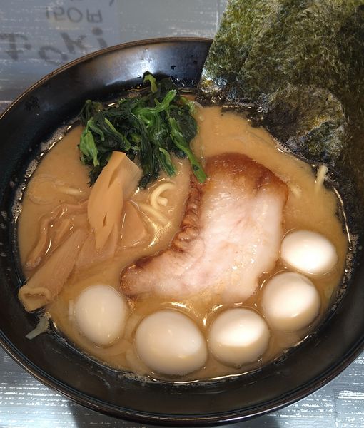 「家系豚骨味噌ラーメン+うずら､替え玉」@麺家かいりの写真