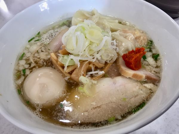 「【限定】焼きアゴとアゴ煮干しの特製背脂白醤油そば」@ラーメン星印の写真