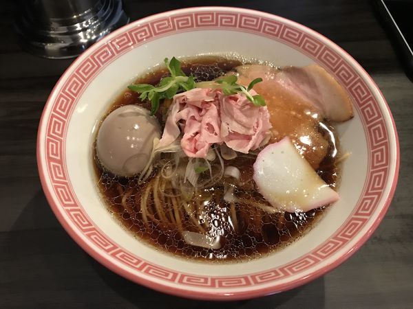 「醤油メン 900円 + クーポン味玉」@ヌードルボウズ n坊の写真