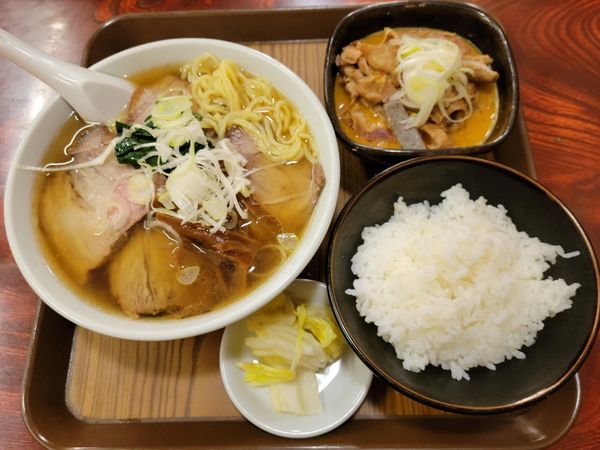 「チャーシューメン+もつ煮+半ライス」@ラーメン 泉華の写真
