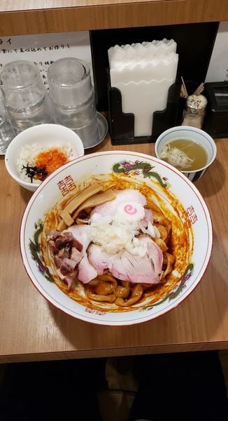 「油そば+辛味変更漬け卵黄丼」@MENクライの写真