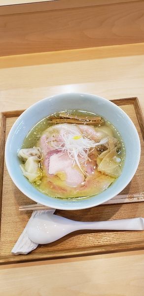 「わんたん入りしおらぁ麺」@飯田商店 湯河原本店の写真