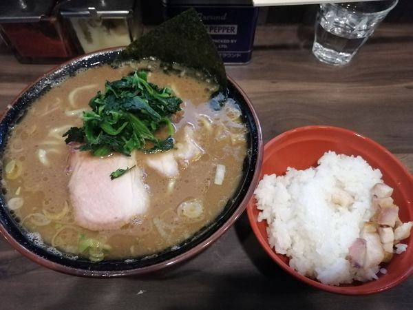 「ラーメン　800円　　小ライス120円」@神田ラーメン わいず 神田本店の写真