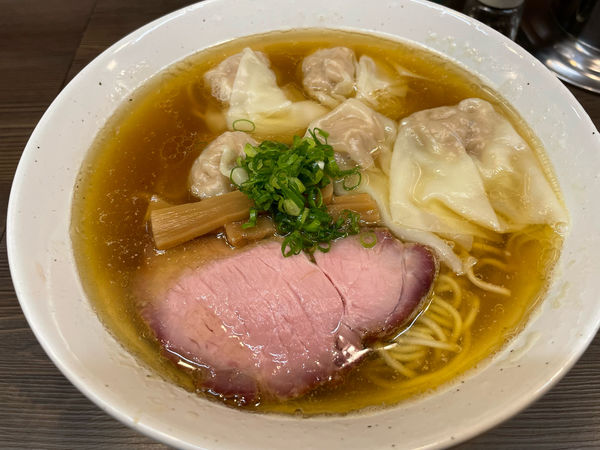 「塩ワンタン麺900円」@中華そば さわの写真