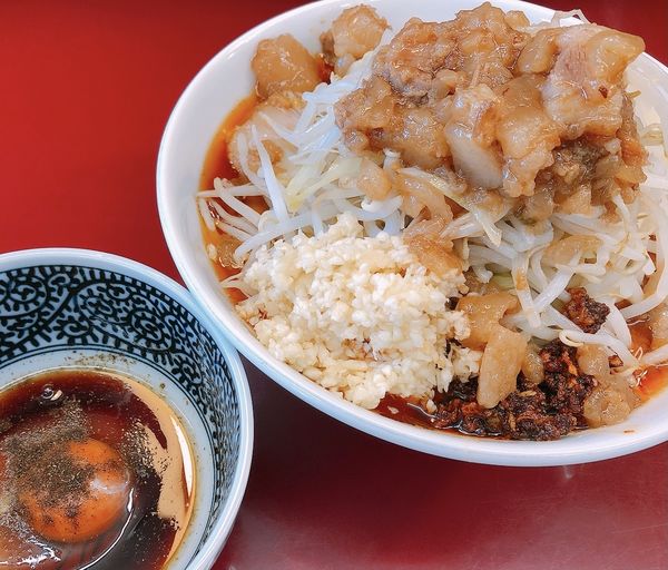 「小味噌ラーメン（900円）、KABAYAKI（100円）」@ジラフの写真
