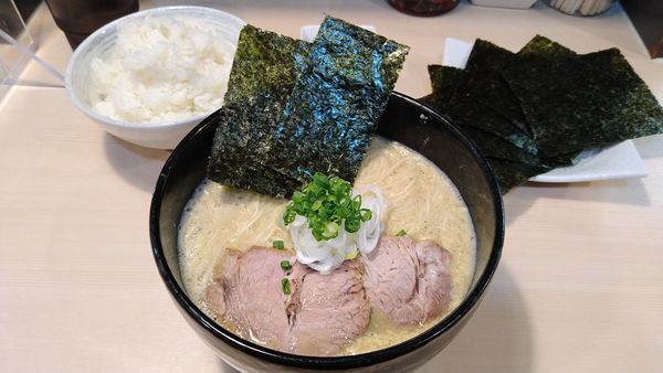 「【時間帯限定】玉子とじらーめん＋海苔･ライス」@煮干しらぁめん 猫トラ亭の写真