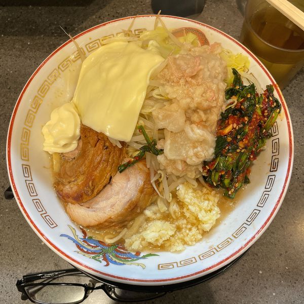 「ミニラーメン＋スライスチーズ＋辛ニラ＋アレ」@豚山 五反田店の写真