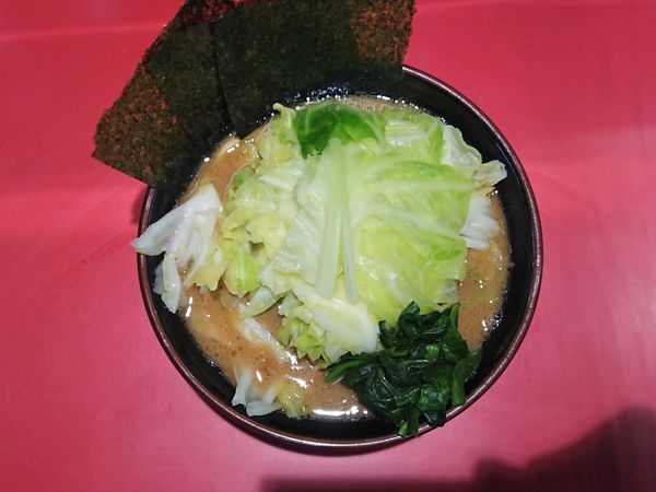 「チャーシューメン並＋キャベツ」@横浜ラーメン 真砂家の写真