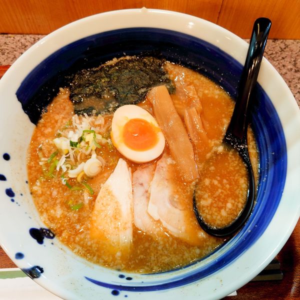 「こく旨ラーメン（味噌）890円」@らーめん直久 新木場店の写真
