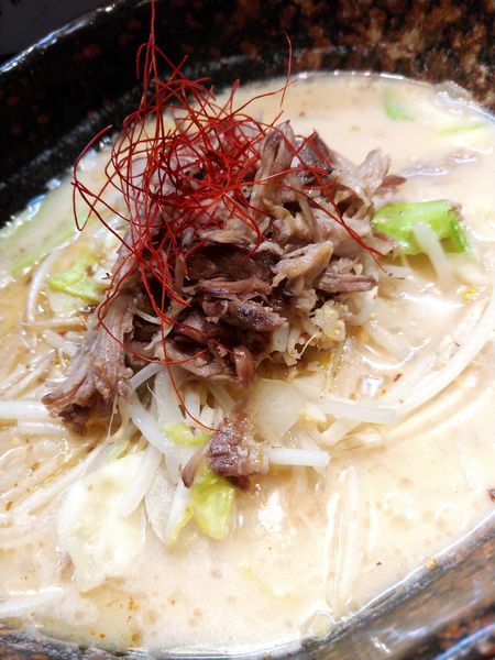 「ラム肉盛り味噌らーめん」@札幌味噌ラーメン ひつじの木 大森店の写真