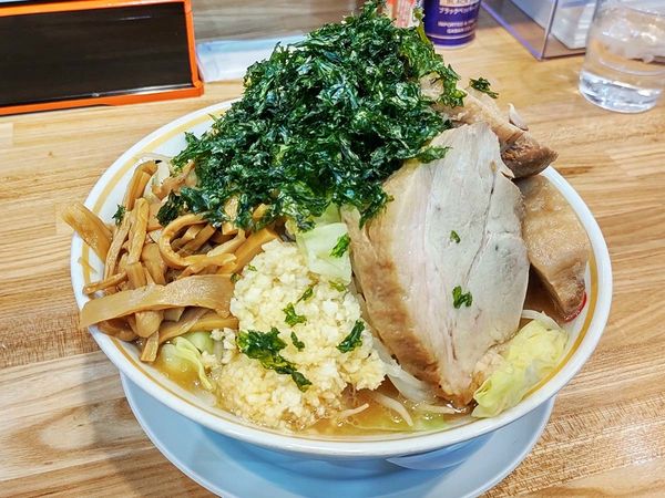 「富二郎らーめん（大盛、麺の種類変更、全増し辛玉抜き）」@自家製中華そば 麺の虜の写真