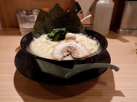 「塩ラーメン（並）」@濃厚豚骨ラーメン 濱虎家 成増店の写真