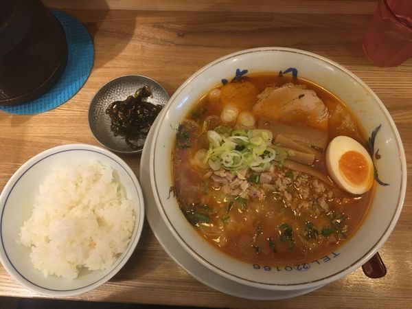 「旨辛味噌ワンタンメン 1000円(辛さ2・細麺)」@ワンタンメンの満月 三鷹店の写真