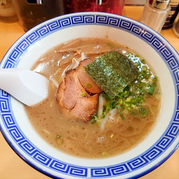 「とんこつラーメン690円 替玉110円」@なかじまの写真