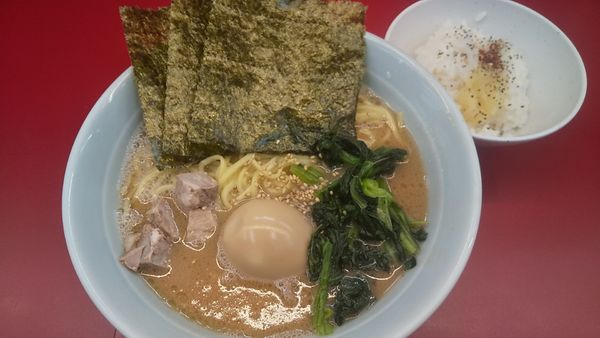 「朝ラーメン+味玉(¥500+サービス)」@ラーメン堀田家の写真