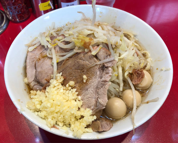 「ラーメン半分＋うずら」@ラーメン二郎 西台駅前店の写真