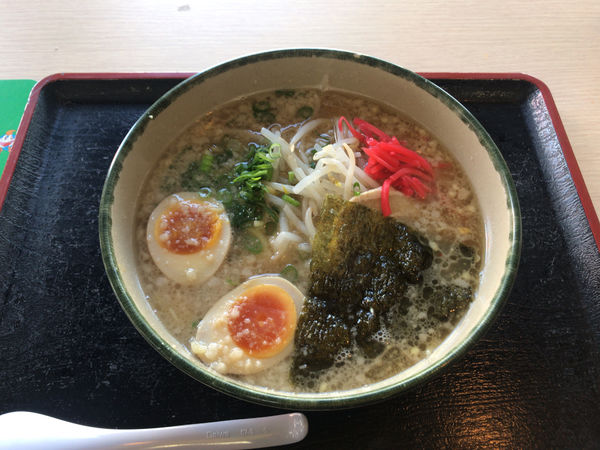 「にんたま醤油ラーメン（640円）」@にんたまラーメン ゆにろーず 大阪トラックステーション店の写真