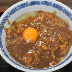 カレーラーメン（880円）