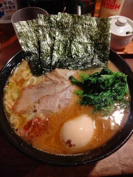 「中盛ラーメン+味付玉子」@家系ラーメン クックらの写真