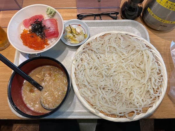 「稲庭うどん 七蔵特製スープつけ麺 プラス ミニ丼ぶりセット」@七蔵の写真