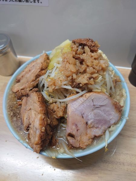 「豚入りラーメン　５００グラム」@俺の生きる道 白山店の写真