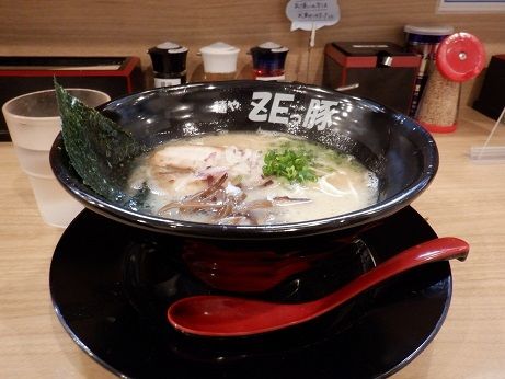 「白とんこつ」@麺や ZEっ豚の写真