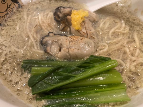 「[限定] 麺魚の牡蠣らーめん」@真鯛らーめん 麺魚の写真