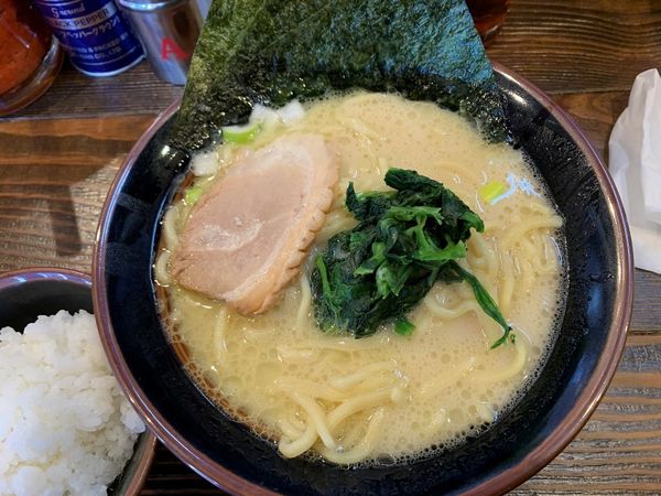 「塩ラーメン（並）＋サービスライス」@横濱家系ラーメン 馬場壱家の写真