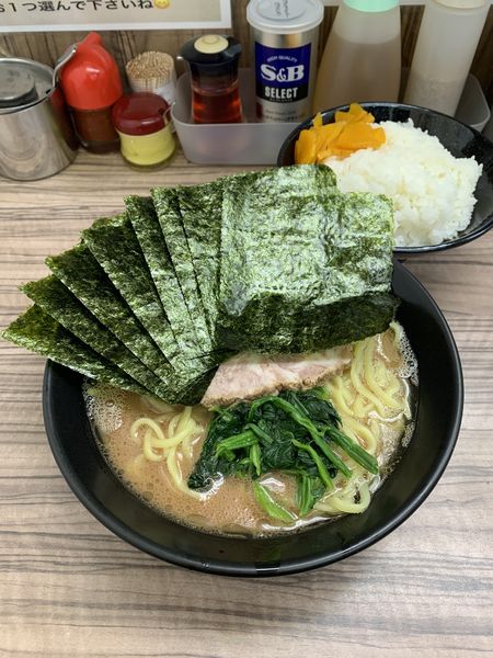 「ラーメン650円 海苔100円 大ライス無料」@家系らーめん 武蔵家 川越店の写真
