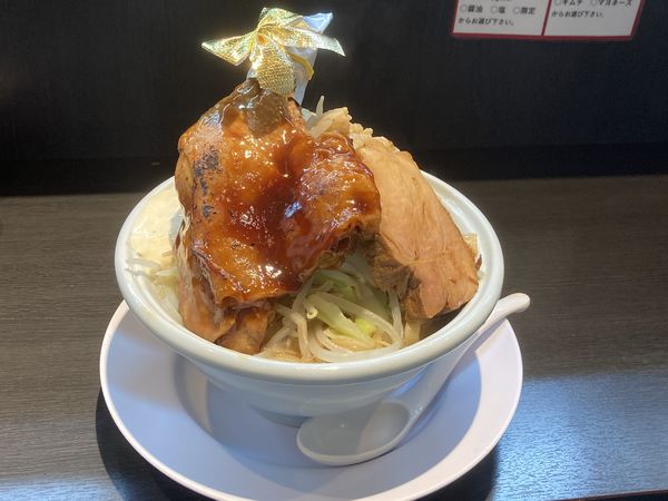 「Xマスチキン二郎系らーめん」@らーめん 三極志の写真