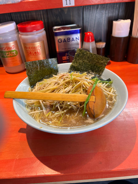 「ネギラーメン中盛り　ネギ増し」@ラーメンショップ椿 春日部南桜井店の写真