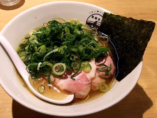 「淡麗塩らぁめん+九条ねぎ」@製麺食堂 あぶみの写真