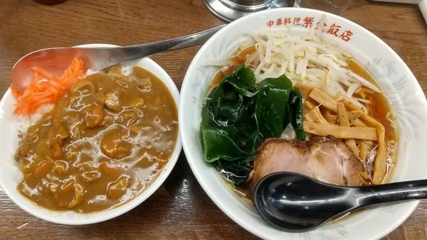 「ラーメン650円、半カレーセット200円」@紫金飯店 原宿店の写真