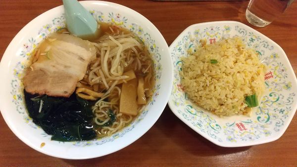 「半チャーハン＋ラーメン850円」@精陽軒の写真
