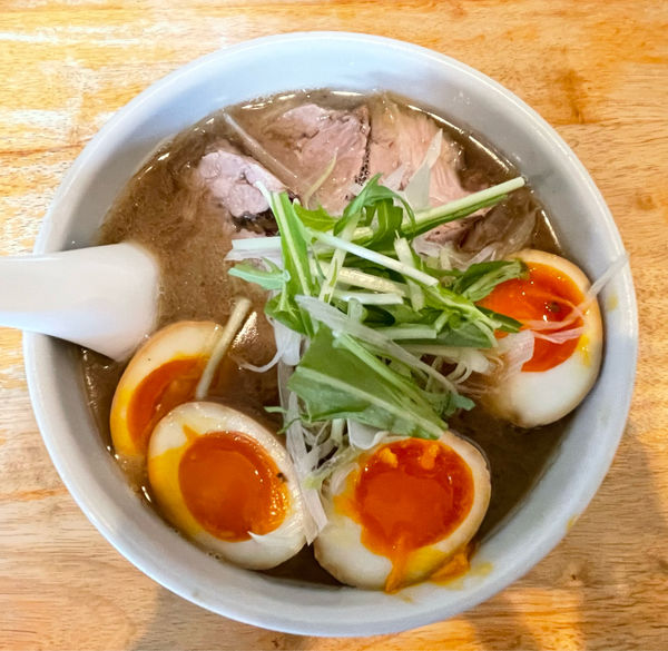 「らーめん(煮玉子、チャーシュー追加)」@麺家 彩華 池上店の写真