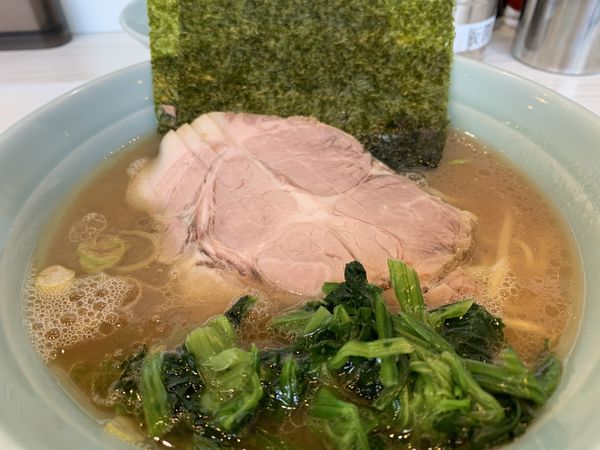 「らーめん並 (680円)+サービスライス」@横浜家系らーめん 武虎家 綱島店の写真