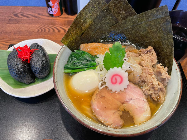 「特製中華蕎麦 + 稲荷寿司」@中華蕎麦 きつねの写真